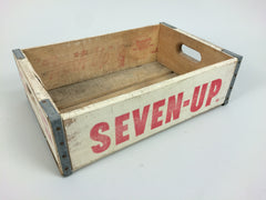 Seven Up crate - White - eyespy