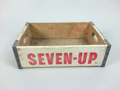 Seven Up crate - White - eyespy