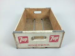 Seven Up crate - White - eyespy