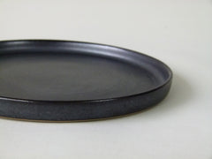 French stoneware Grès de Puisaye plate by Les Guimards. Anthracite - Large - eyespy