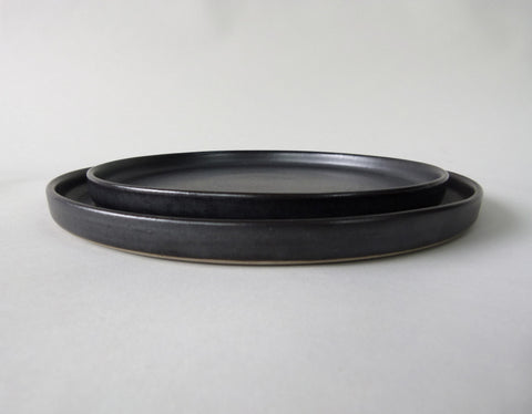 French stoneware Grès de Puisaye plate by Les Guimards. Anthracite - Large