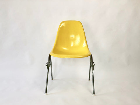 Vintage Eames Herman Miller DSS fiberglass shell chair